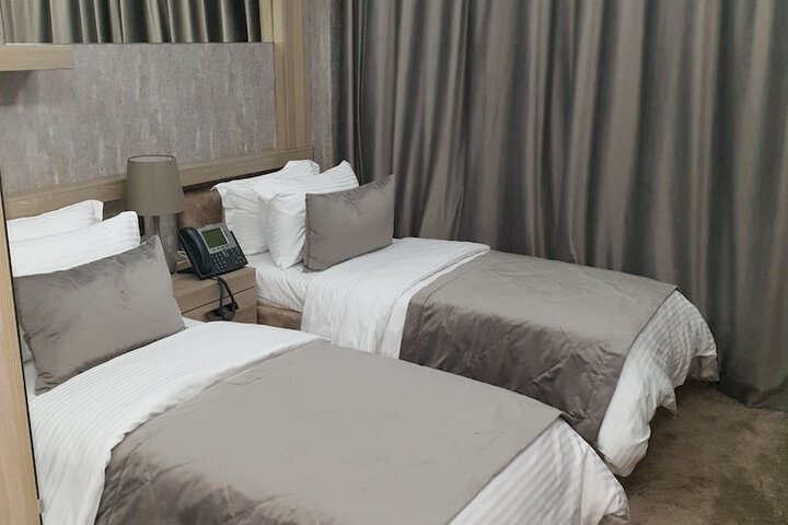 Room 14 of 80