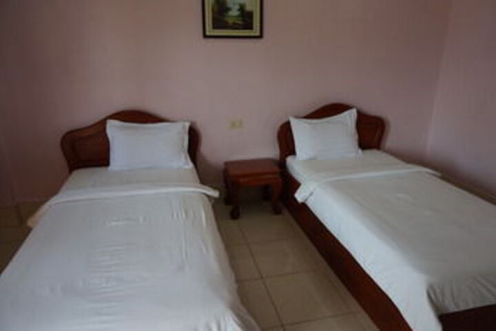 Room 11 of 27