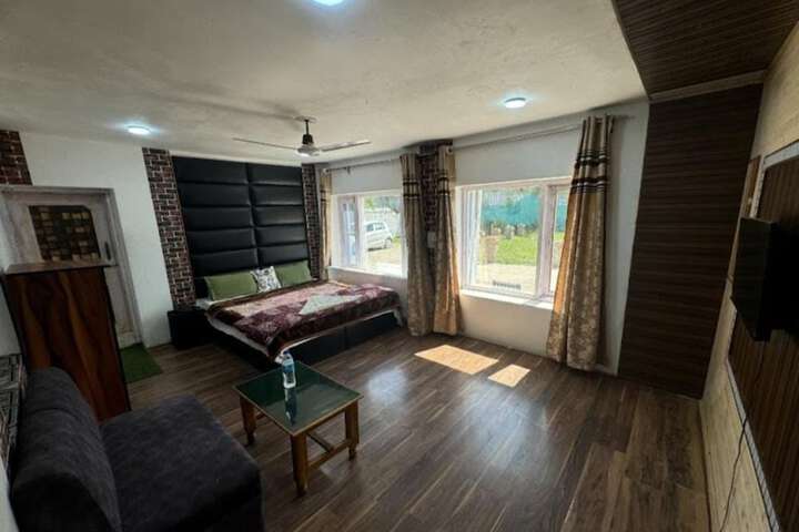 Room 4 of 15