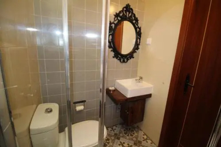 Room 9 of 20