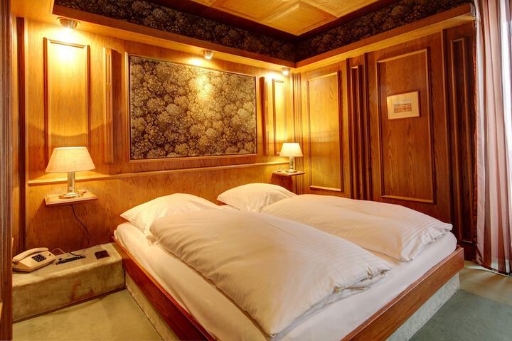Room 30 of 114