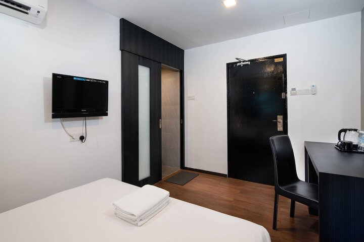 Room 11 of 37