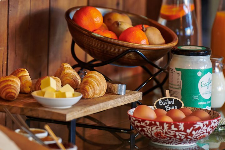 Breakfast/Coffee Service 25 of 32