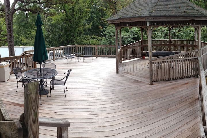 Exterior of Edelweiss Inn