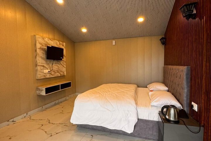 Room 13 of 64