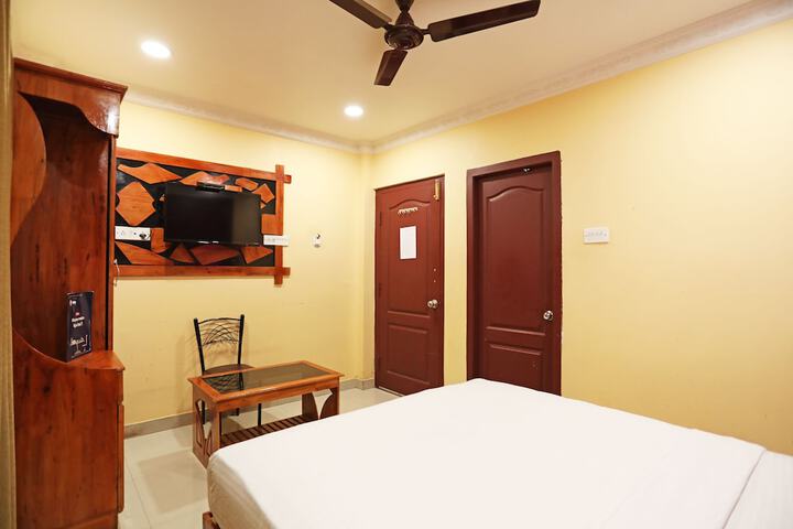 Room 8 of 12