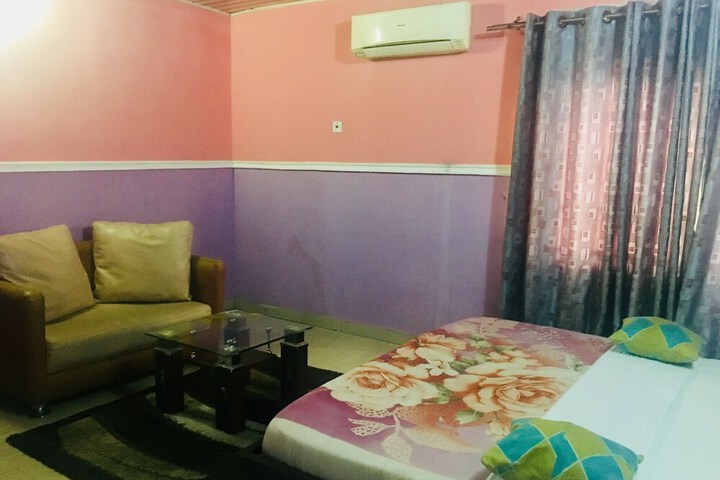 Room 9 of 27