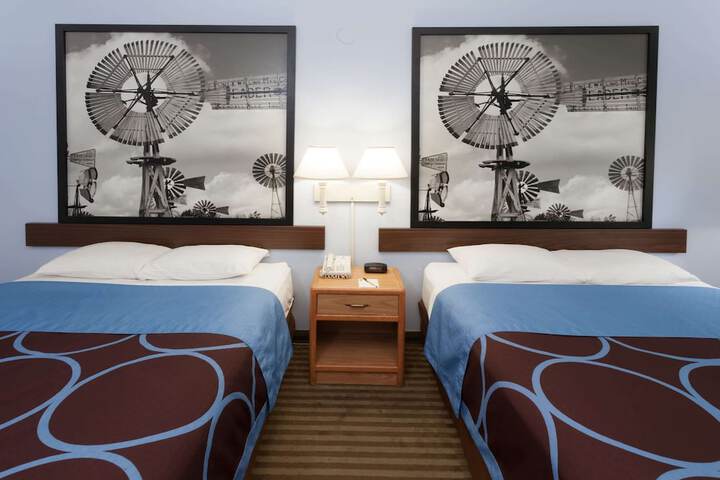 2 Queen Beds (3 of 6)