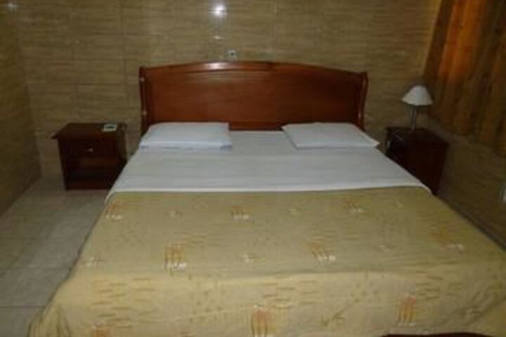 Room 5 of 16