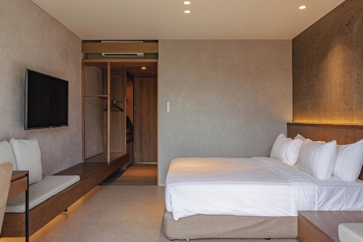 Room 3 of 34