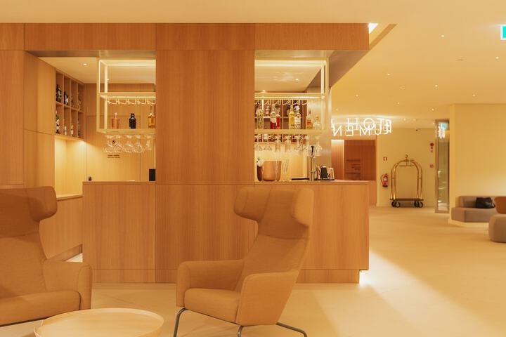 Lounge 57 of 75