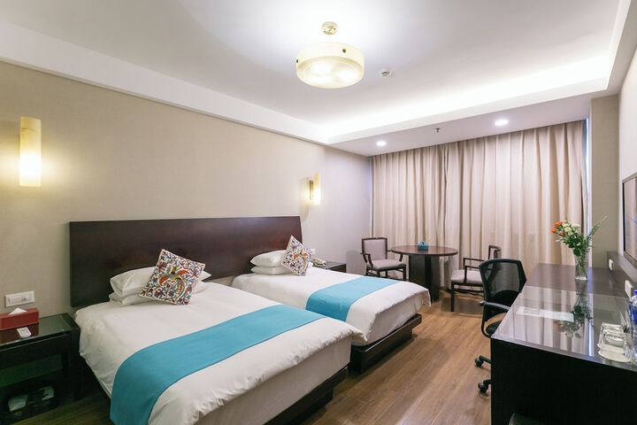Room 3 of 28