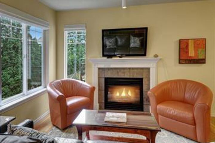Exterior of Ballard Northwesterner - Three Bedroom Townhome with Balcony