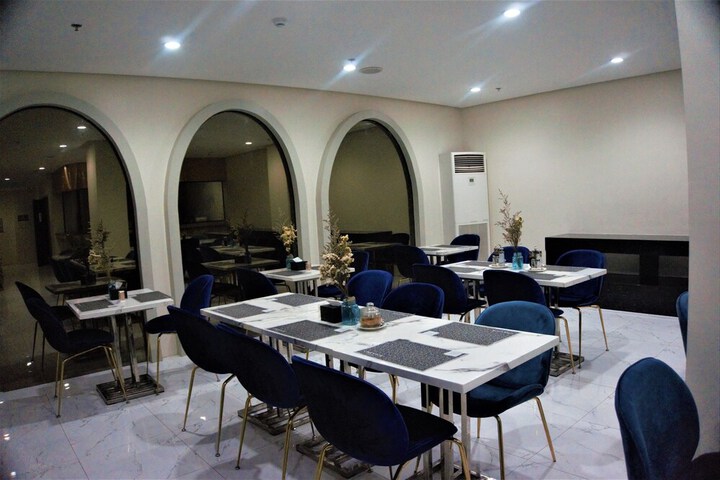 Dining 57 of 70