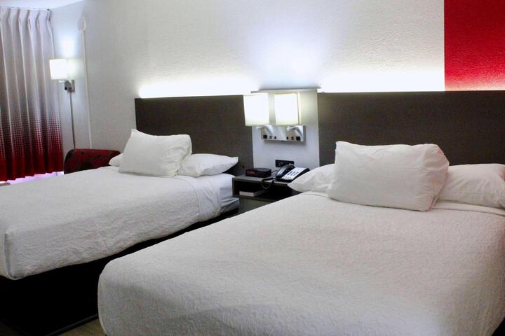 2 Double Beds (14 of 16)