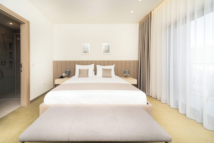 Room 2 of 30