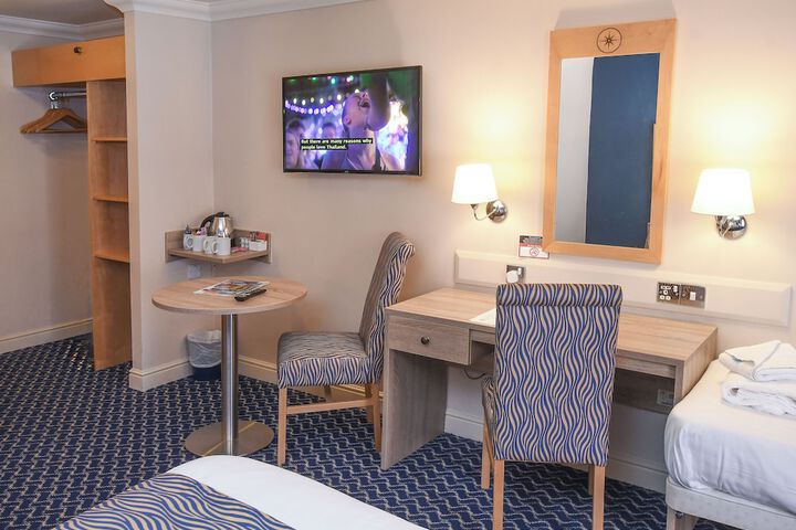 Room 55 of 216
