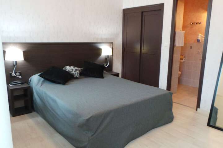 Room 33 of 42