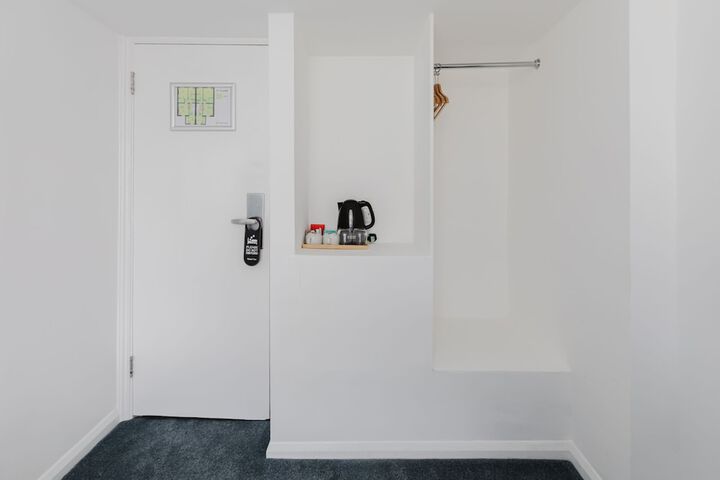 Room 11 of 122
