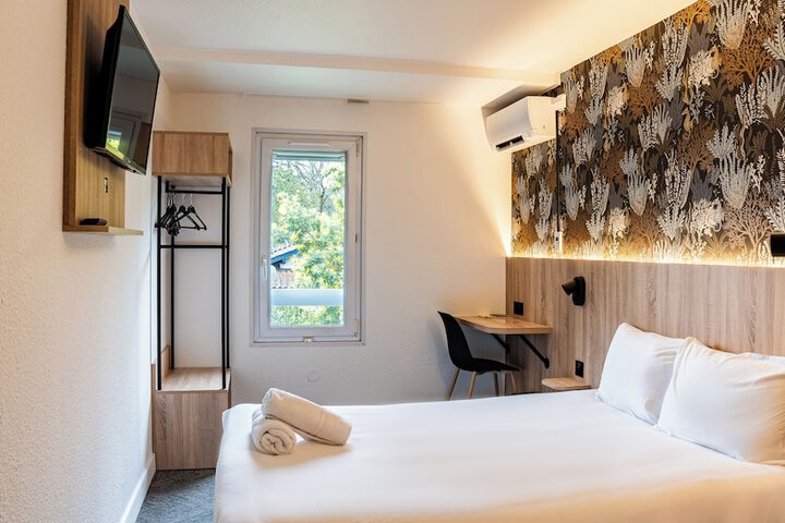 Room 8 of 21