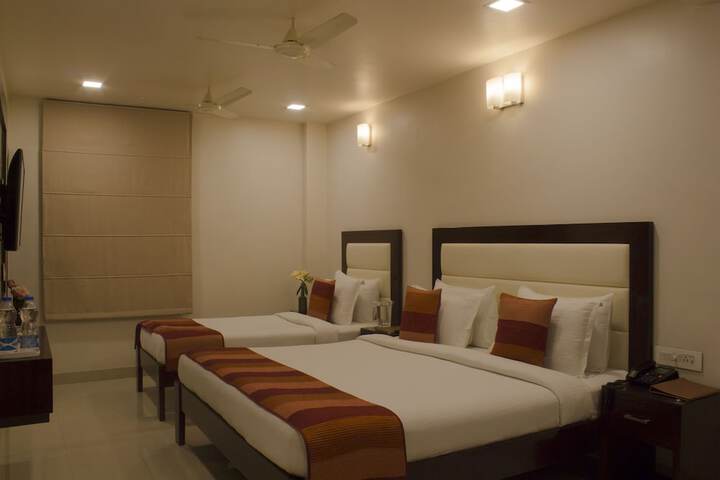 Room 7 of 33