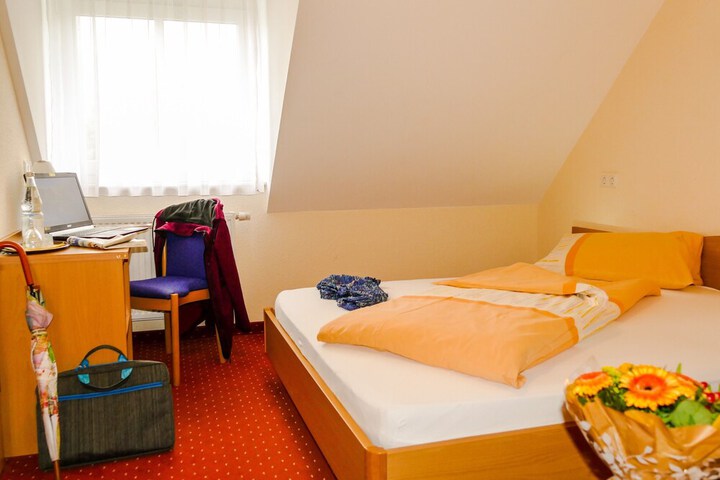 Room 12 of 25