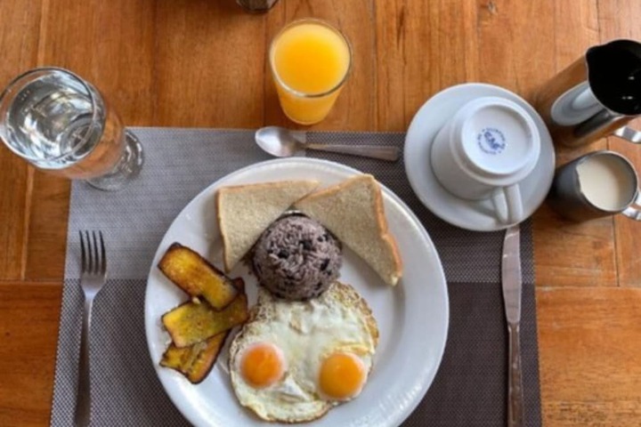 Breakfast/Coffee Service 40 of 65
