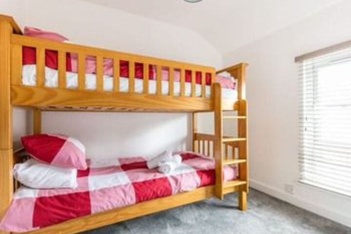 Room 13 of 16