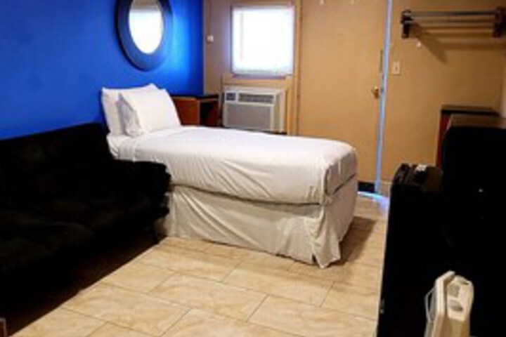 Room 34 of 41