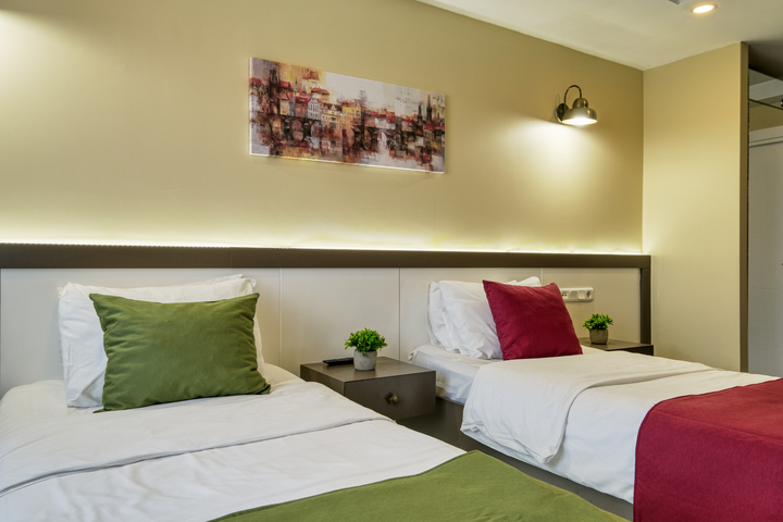 Room 15 of 28