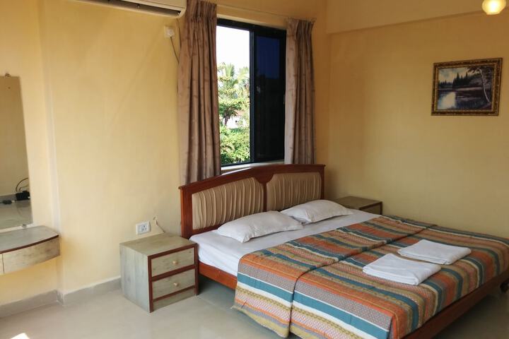 Room 10 of 33