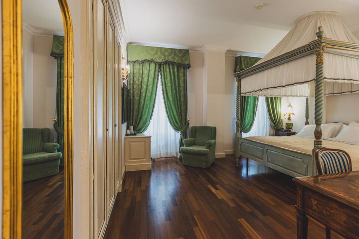 Room 65 of 181