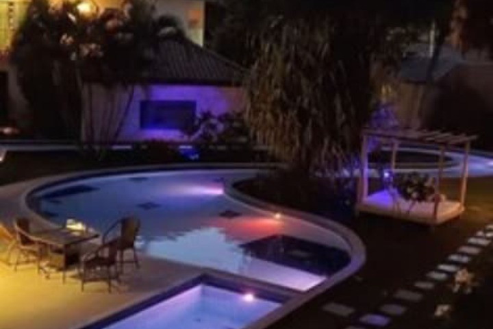 Hotel with Pool