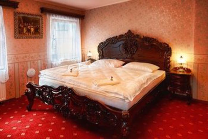 Room 11 of 34