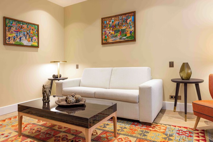 Room 15 of 23