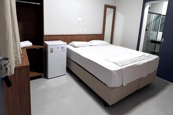 Room 4 of 25