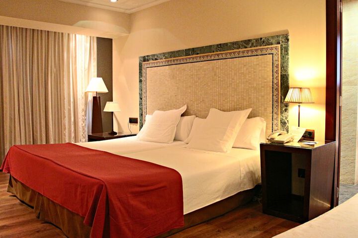 Room 14 of 93