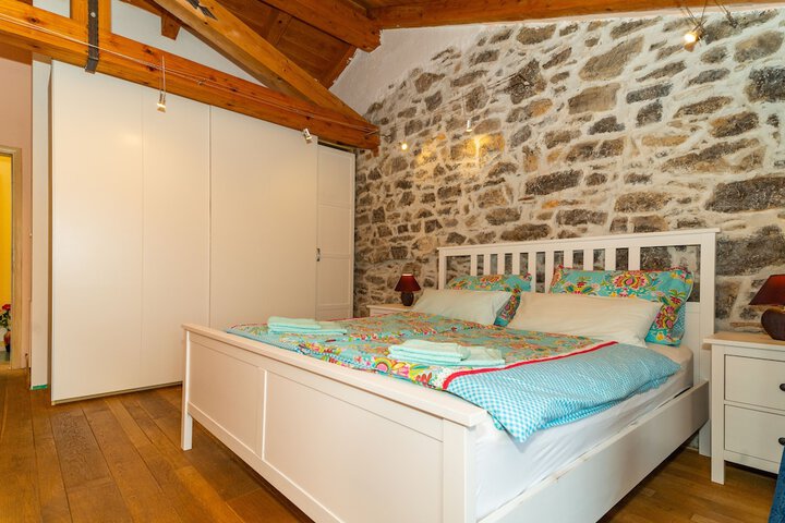 Room 8 of 43