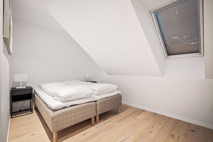 Room 7 of 49