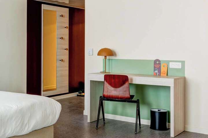 Room 8 of 32