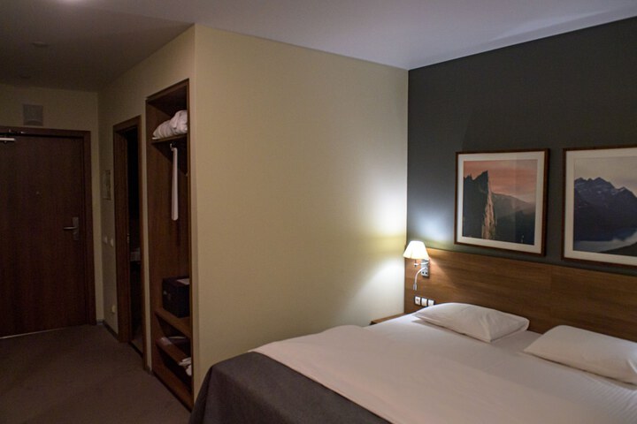 Room 25 of 86