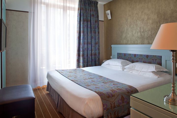 Room 4 of 33