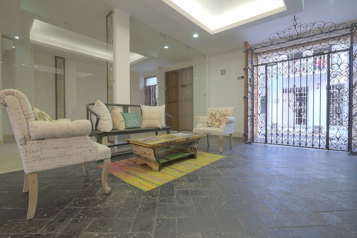 Entrance & Lobby