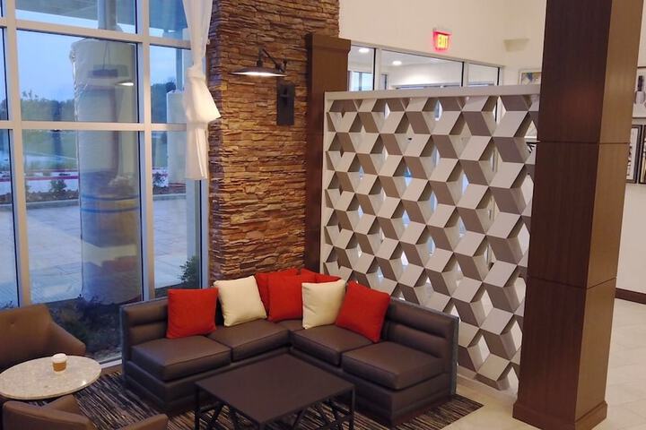 Lobby lounge