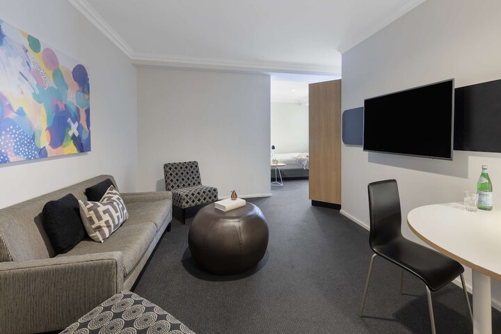 Room 13 of 37