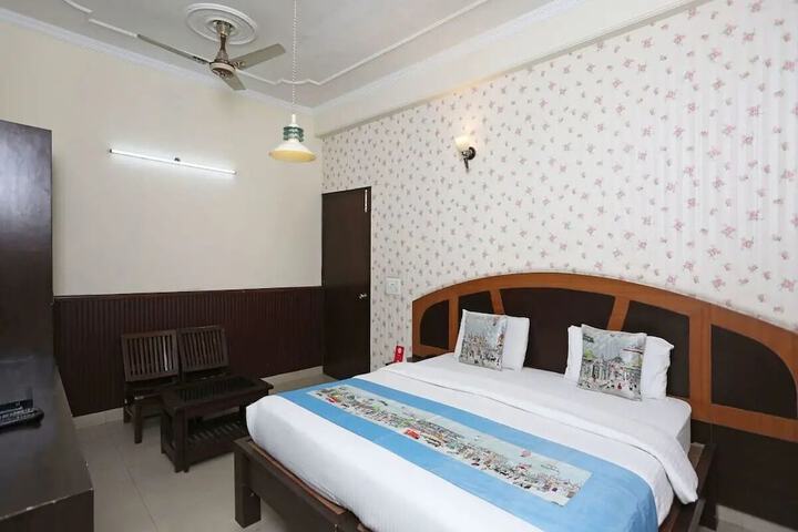 Room 32 of 77