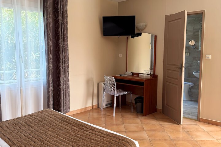 Room 15 of 60