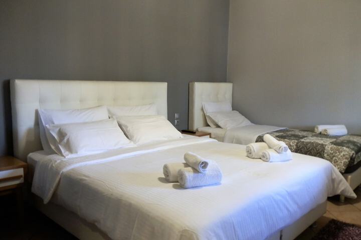 Room 2 of 43