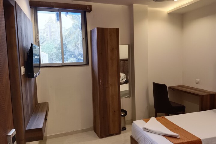 Room 5 of 45
