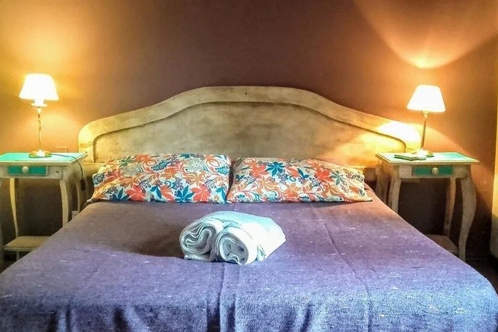 Room 4 of 8